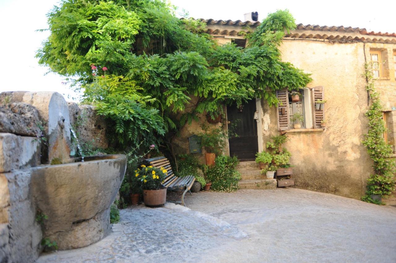 Appartement Dans Le Ciel Tourtour Exterior foto