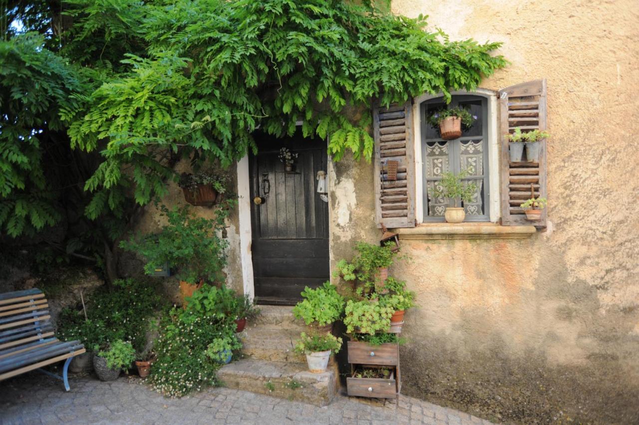 Appartement Dans Le Ciel Tourtour Exterior foto